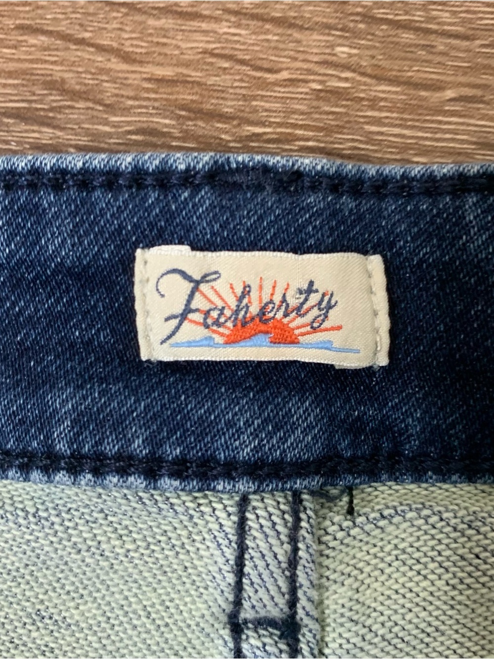 Faherty Stretch Terry Patch Pocket Shorts 27 - Picture 5 of 8